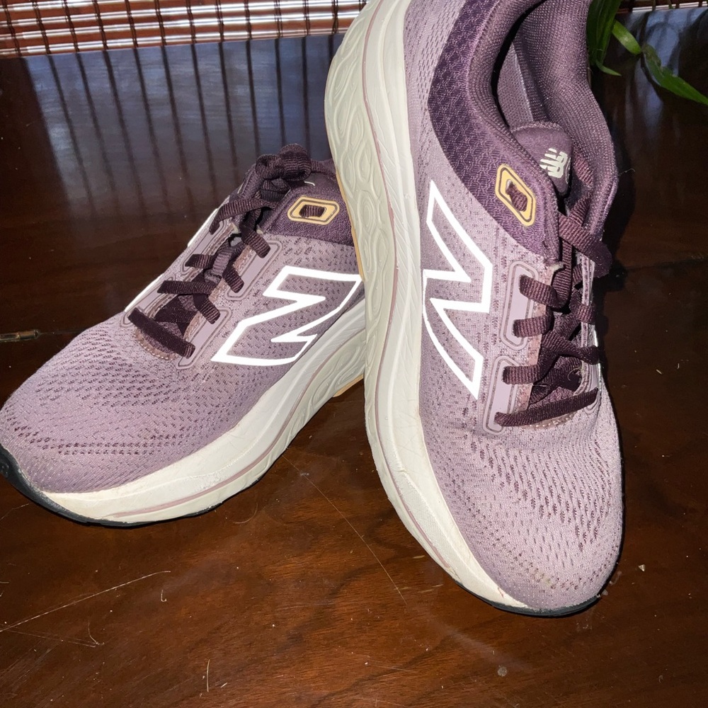 New Balance Women's 860 Athletic Shoes